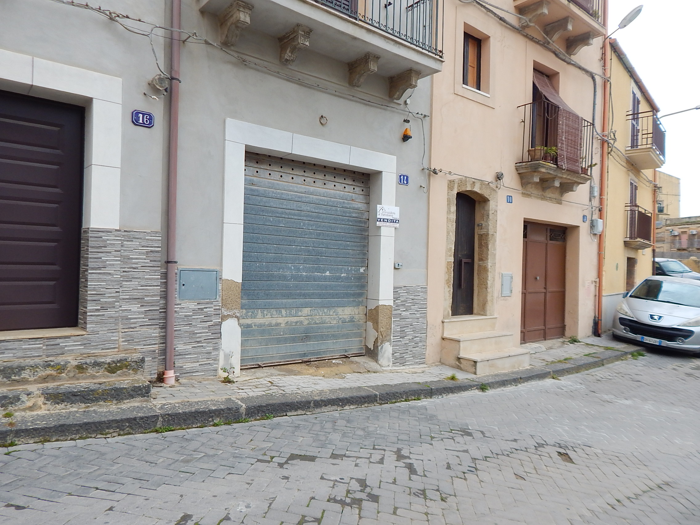 garage in via Ocarella n.12