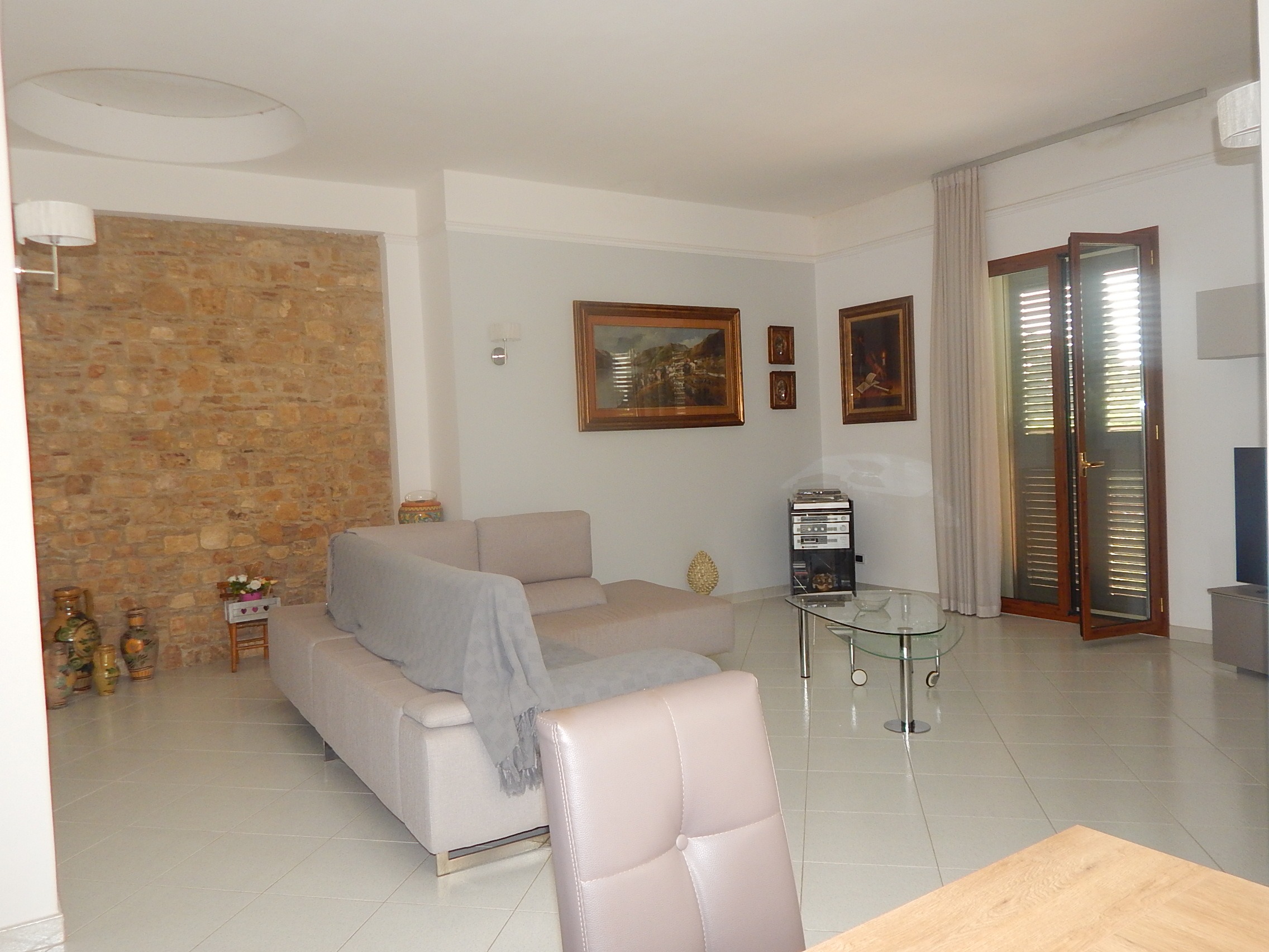 Villa singola in via delle primule, contrada collegiata a Caltagirone, Soggiorno 1 Piano