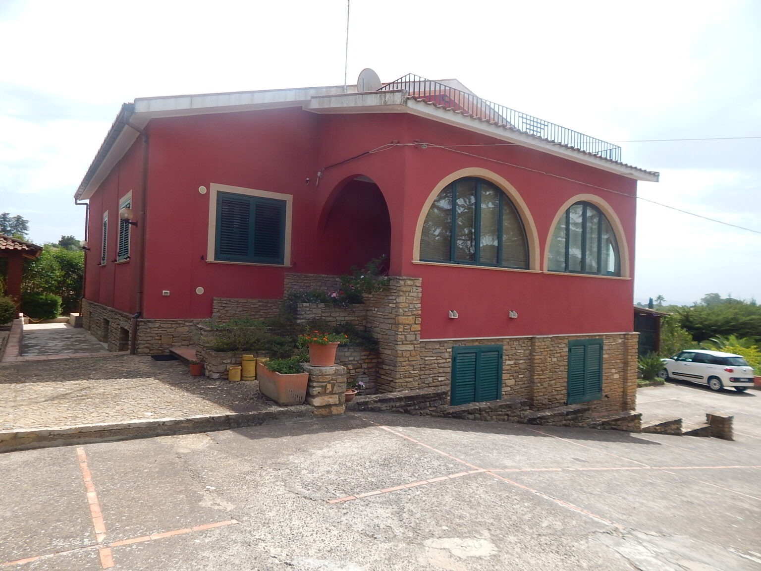 Villa singola in via delle primule, contrada collegiata a Caltagirone, Ingresso panorama.