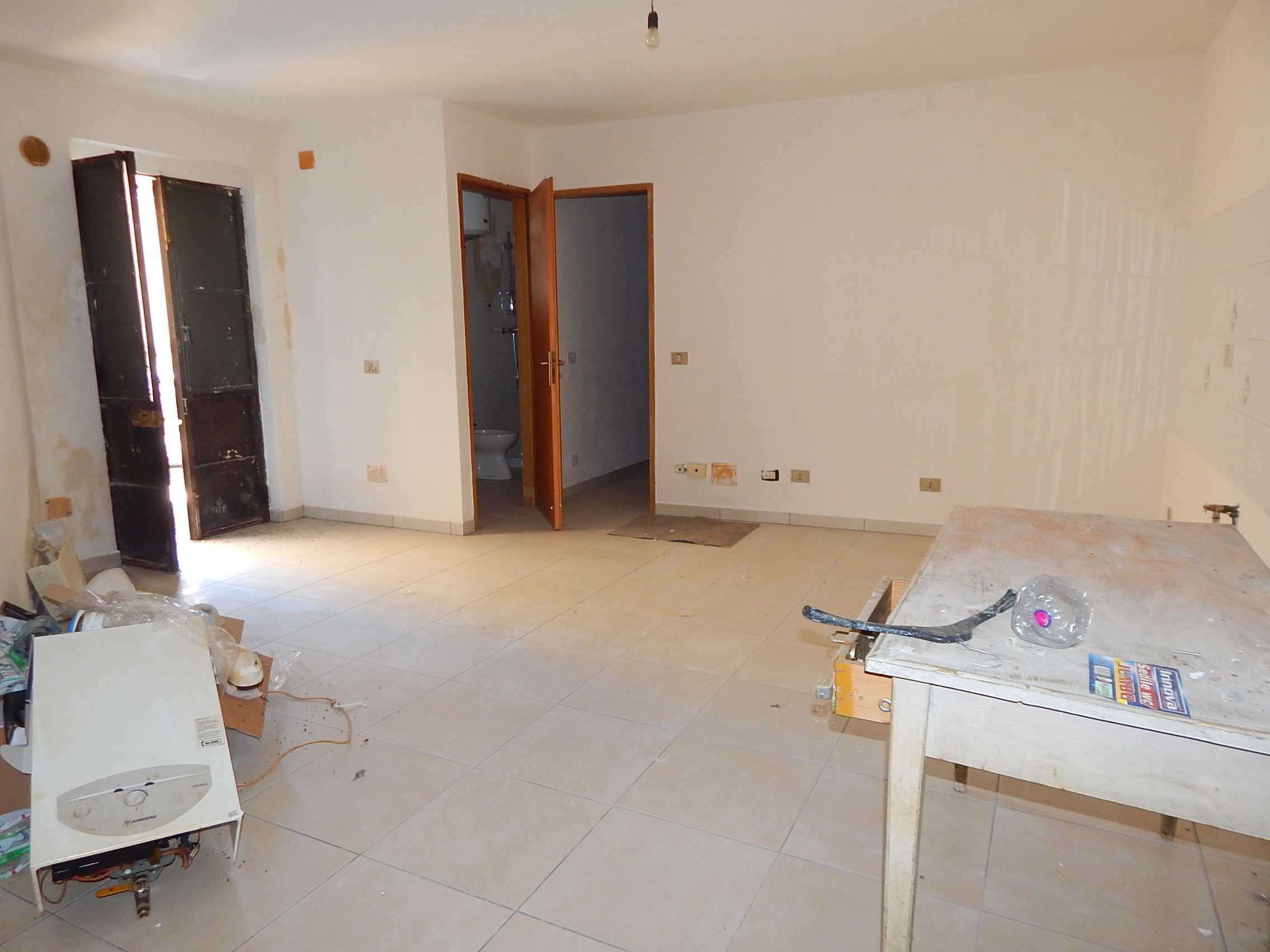 Bilocale singolo,via De Maria Caltagirone cucina soggiorno