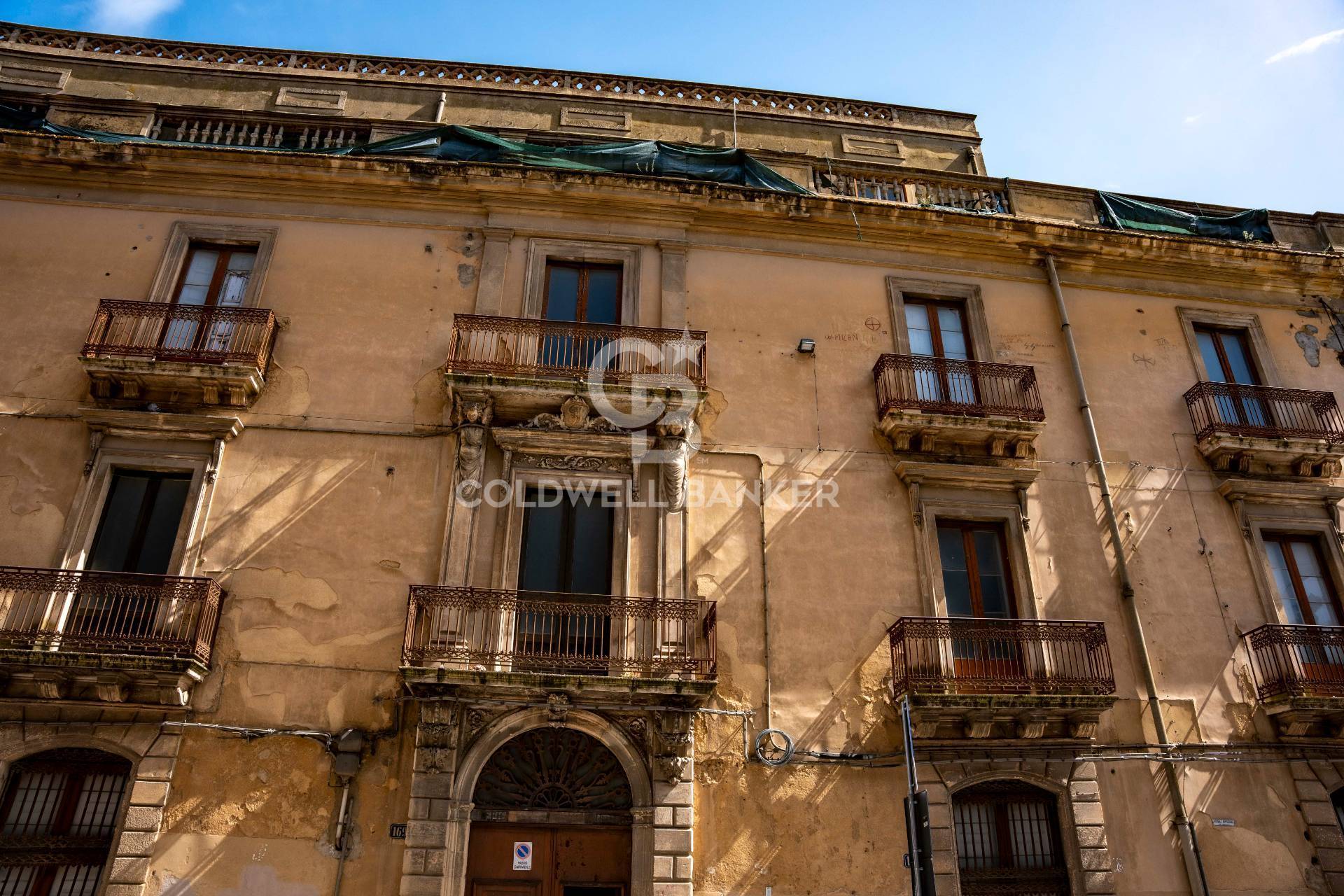 Palazzo Lanzirotti- Caltagirone, Prospetto alto