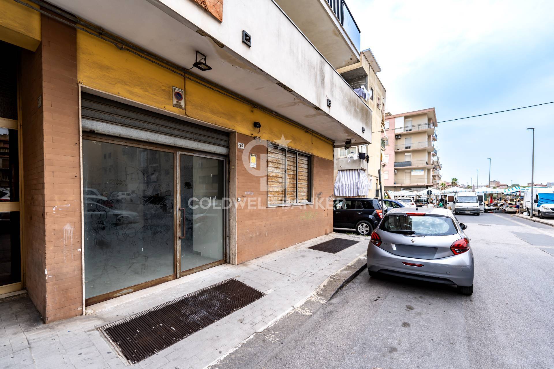 Locale Commerciale a Caltagirone, laterale