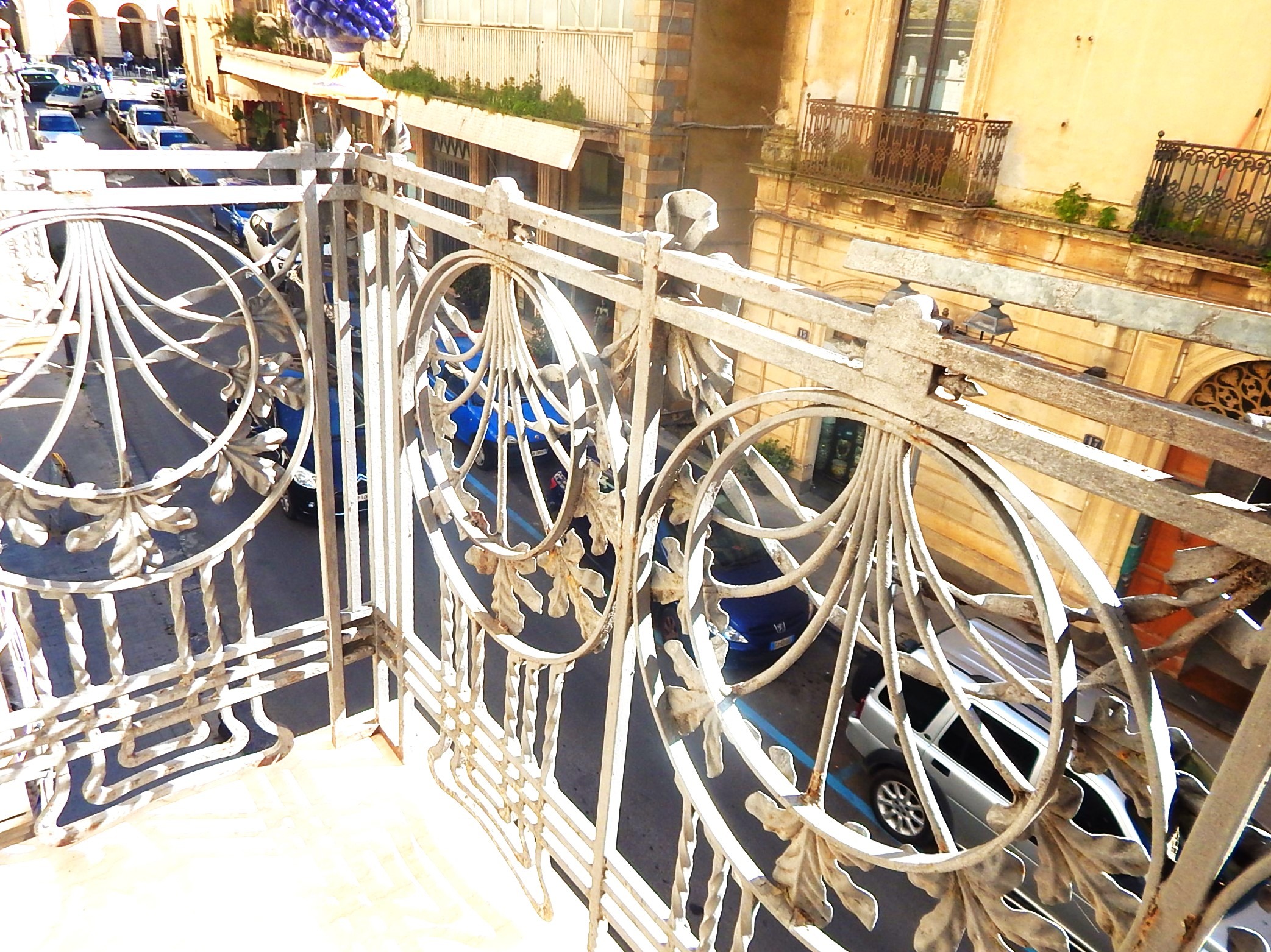 Appartamento in via vittorio emanuele Caltagirone, balcone
